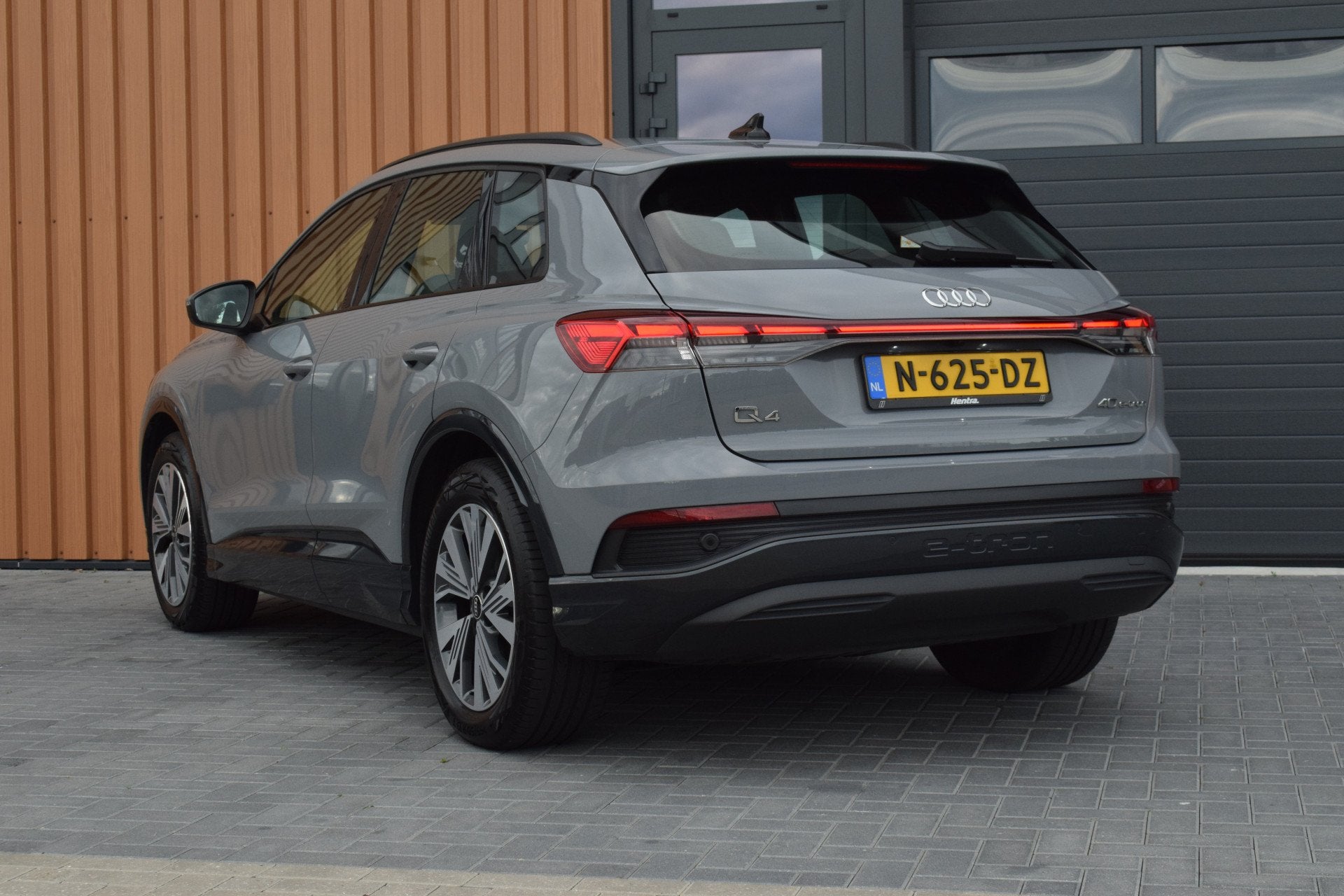 Audi Q4 e-tron 40 Launch edition 77 kWh | Wamtepomp | Pano |, Automaat, Gebruikt, Origineel Nederlands, 420 min
