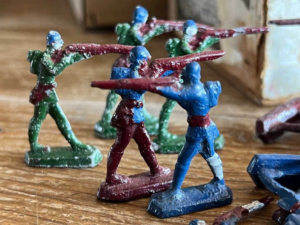 OUDE TINNEN SOLDAATJES, doosje vol, Ophalen of Verzenden
