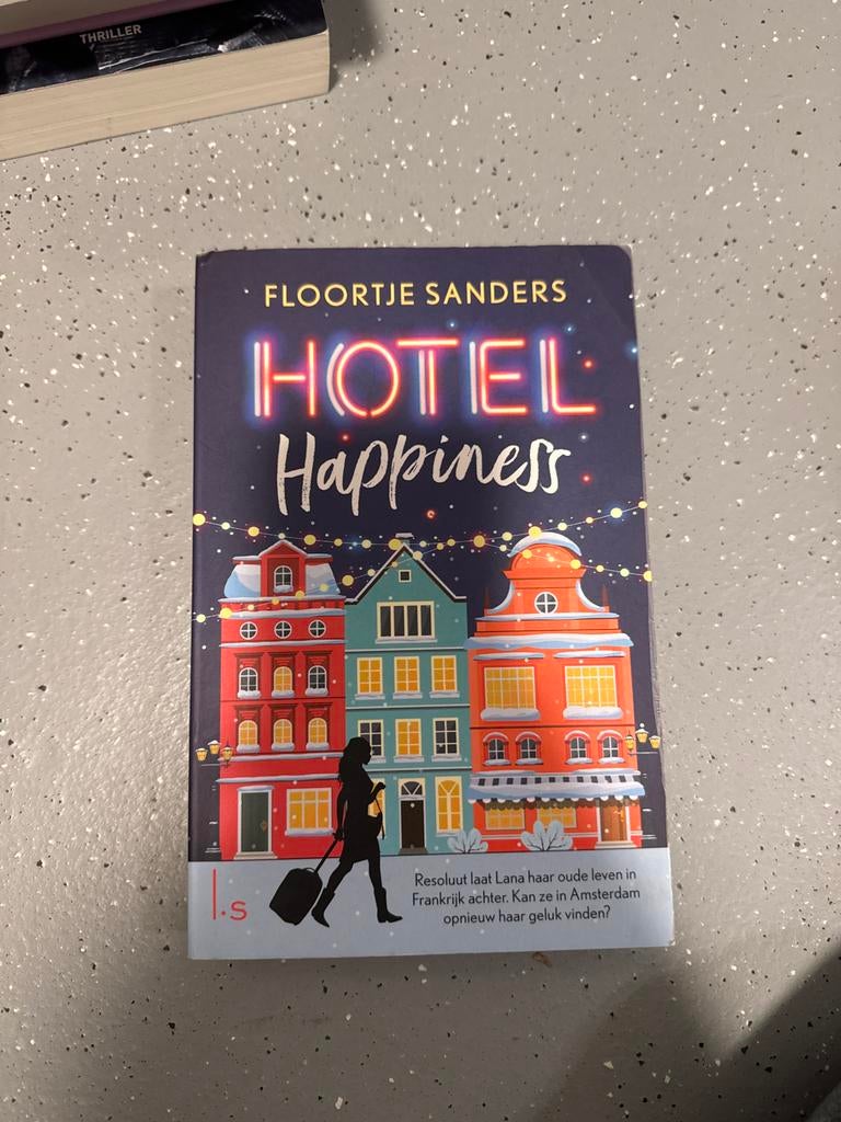 Hotel Happiness - Floortje Sanders (Roman), Boeken, Romans, Zo goed als nieuw, Nederland, Ophalen of Verzenden