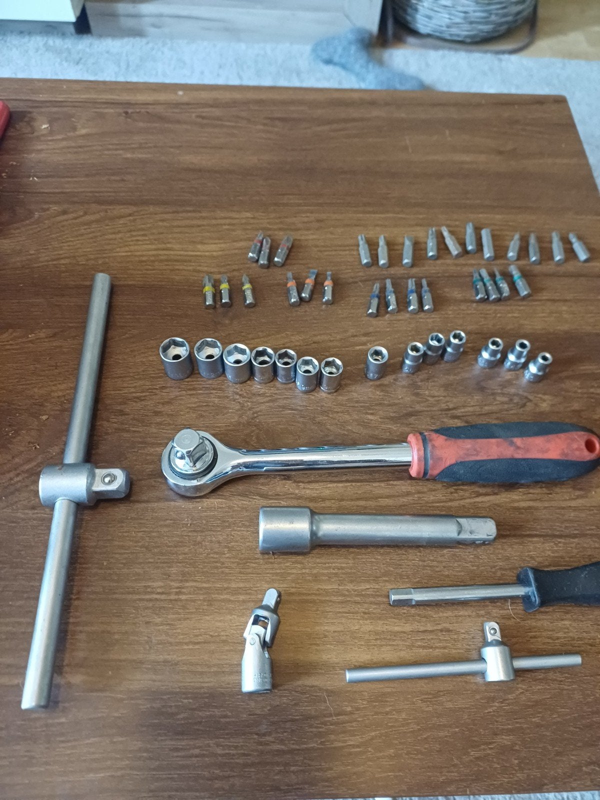 TE KOOP DOPPENSET EN DIVERSE GEREEDSCHAPPEN, Ophalen