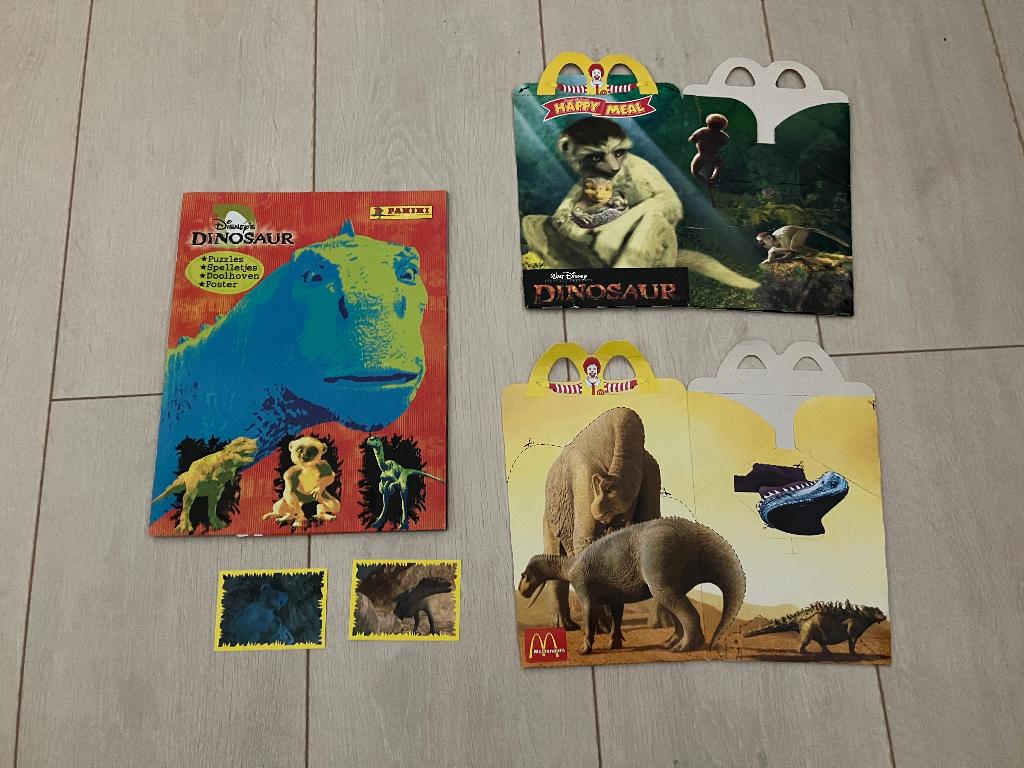 Disney Dinosaur Panini album + Mc Donalds doosjes, Ophalen of Verzenden, Overige figuren, Gebruikt, Overige typen
