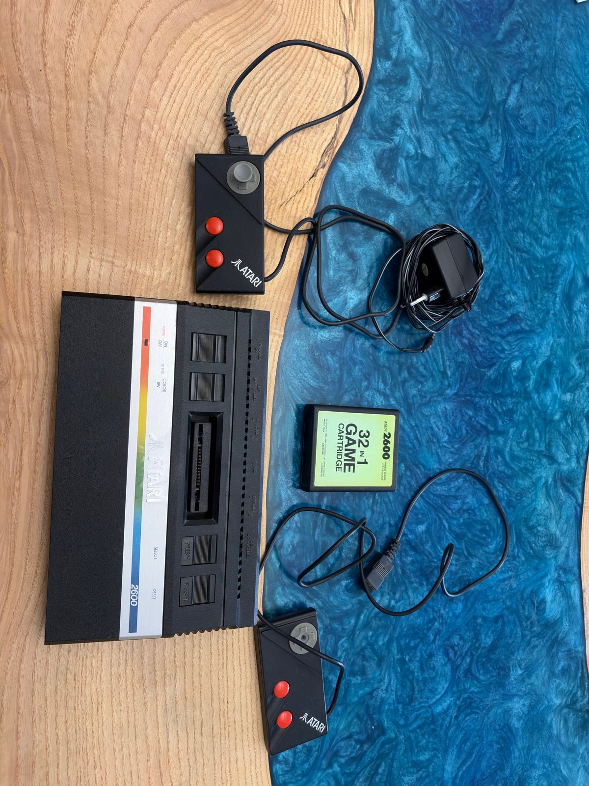 Atari 2600 met 2 controllers en 32-in-1 game cartridge, Spelcomputers en Games, Spelcomputers | Atari, Met 2 controllers, Ophalen of Verzenden