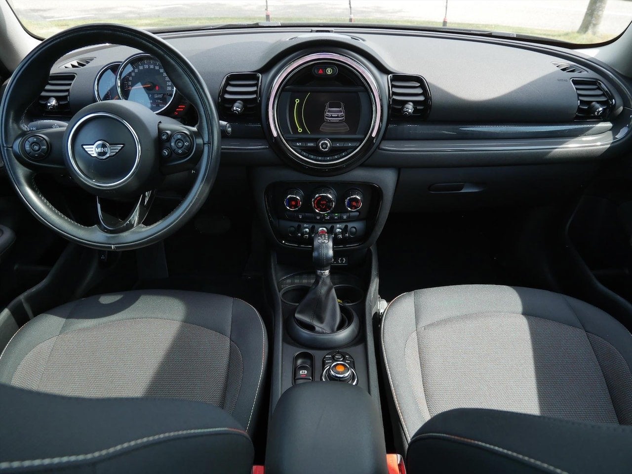 MINI Clubman 1.5 Automaat Salt | Panorama dak | Navigatie |, Gebruikt, 19 km/l, 3 cilinders, 1100 kg