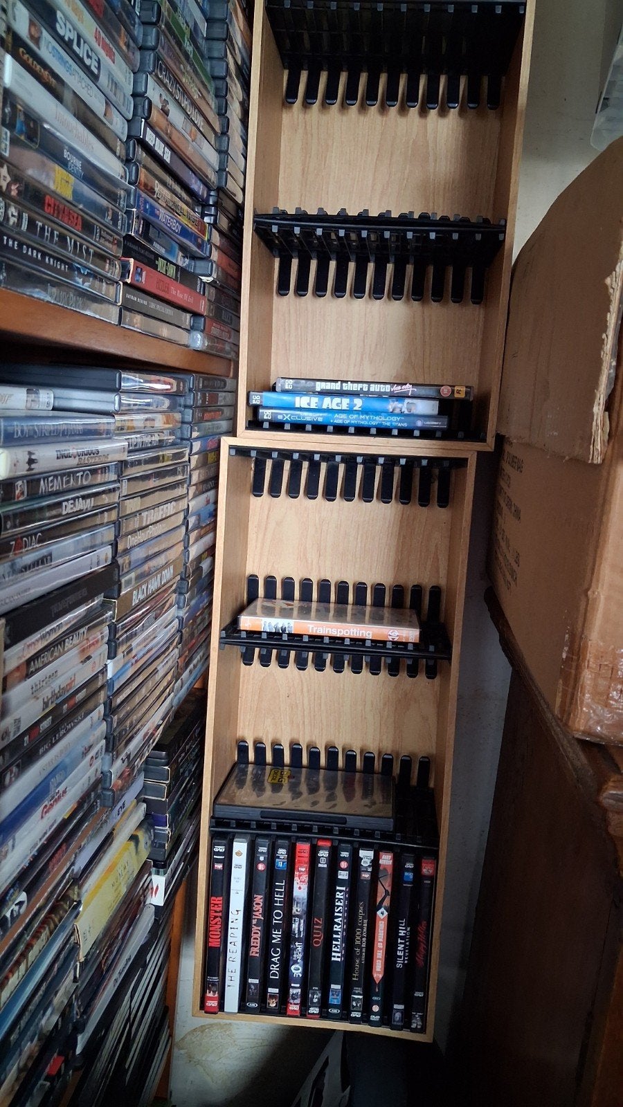 2x Dvd rek van hout, Alle leeftijden, Ophalen, Zo goed als nieuw, Detective en Krimi