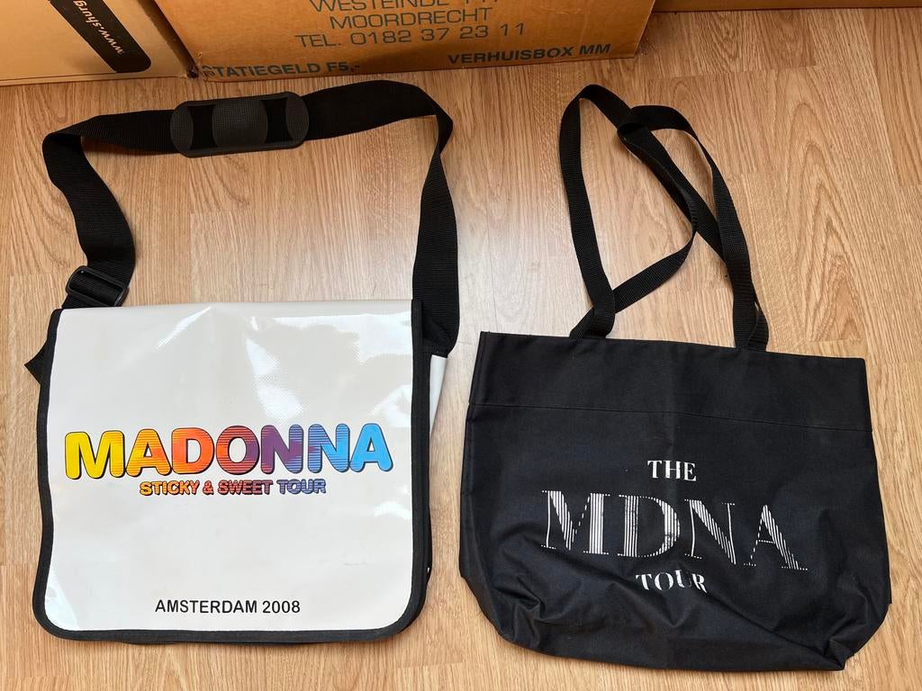 Madonna Tour Tassen: Sticky & Sweet 2008 & MDNA 2012, Ophalen, Gebruikt, Wit, Overige merken