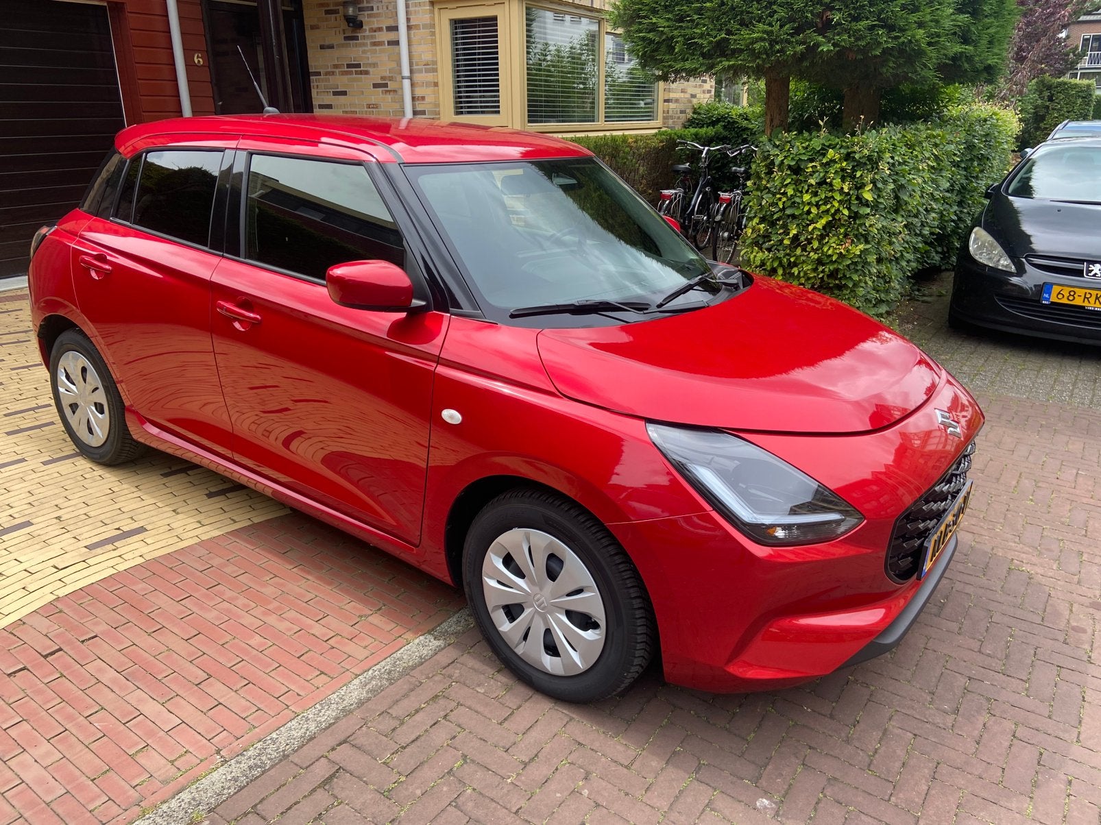 SWIFT 1.2 HYBRID APPLE CARPLAY,CLIMA,RADAR CRUISE,NAVI,PDC, Stof, 850 kg, Swift, Handgeschakeld