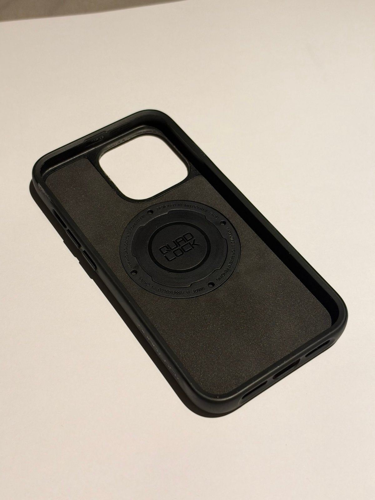 Quadlock Iphone 13 pro - zwart, Ophalen, Zo goed als nieuw, IPhone 13 Pro