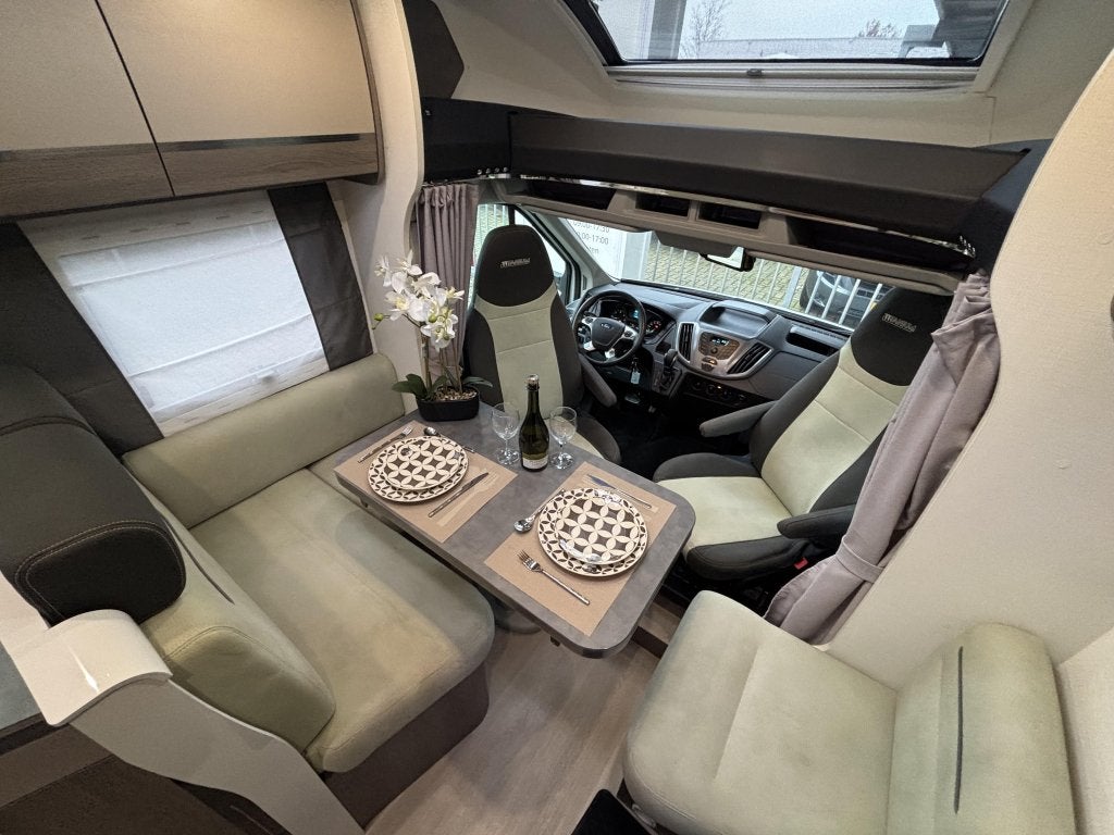 Chausson Titanium 628 AUTOMAAT QUEENSBED CAMERA ZONNEPANEEL, Automaat, Ringverwarming, 6 tot 7 meter, Diesel
