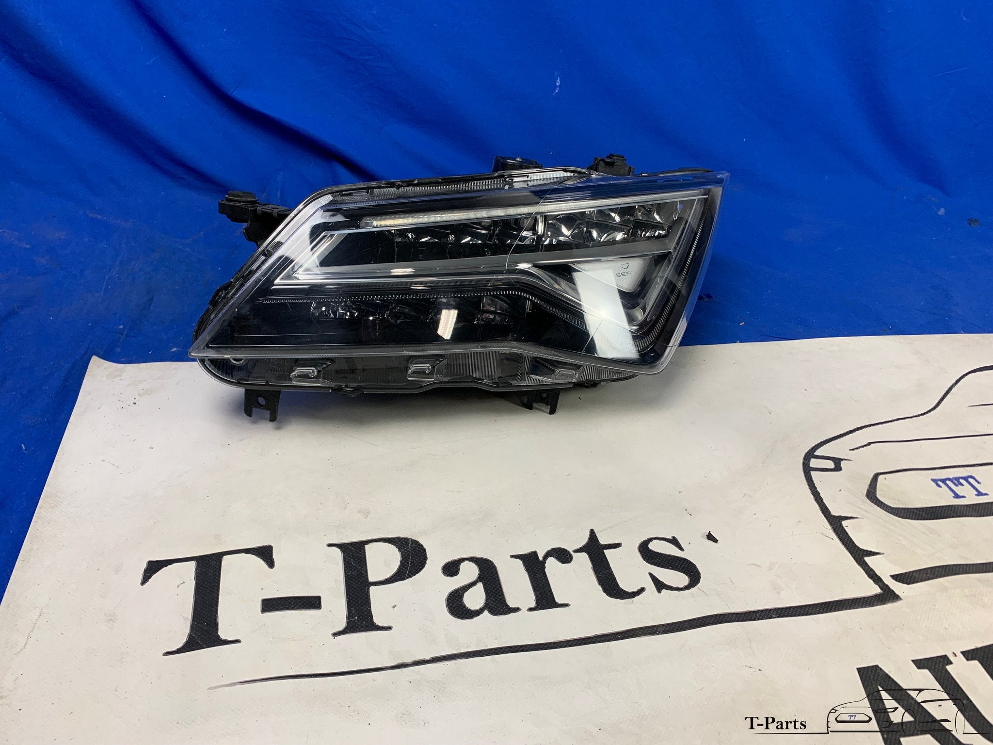 Seat ateca koplamp Links 90117433 lamp, Gebruikt, Autovia A-2, Km 585 585
08760  Martorell, ES, Ophalen of Verzenden, SEAT S.A.