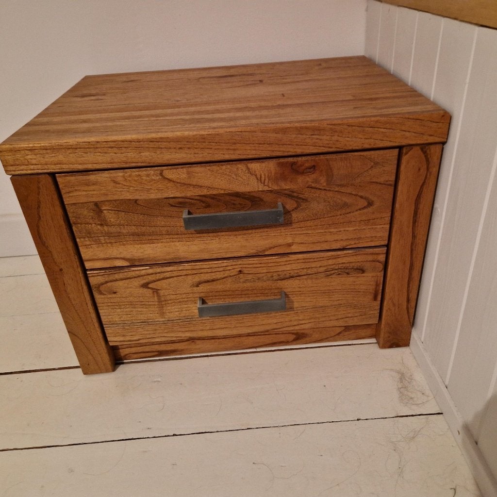 2 houten nachtkastjes, Ophalen, Minder dan 45 cm, Zo goed als nieuw, Minder dan 55 cm