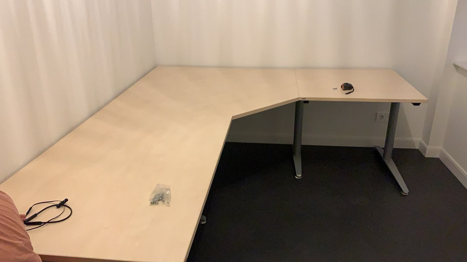Bureau met bijbehorende kast - Ideaal voor thuiskantoor, Ophalen, Opbergruimte, Gebruikt, Hout
