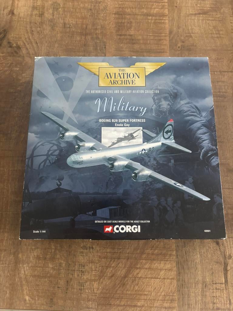 Corgi Boeing B29 Super Fortress Enola Gay 1/144, Overige merken, 1:72 tot 1:144, Ophalen of Verzenden, Zo goed als nieuw