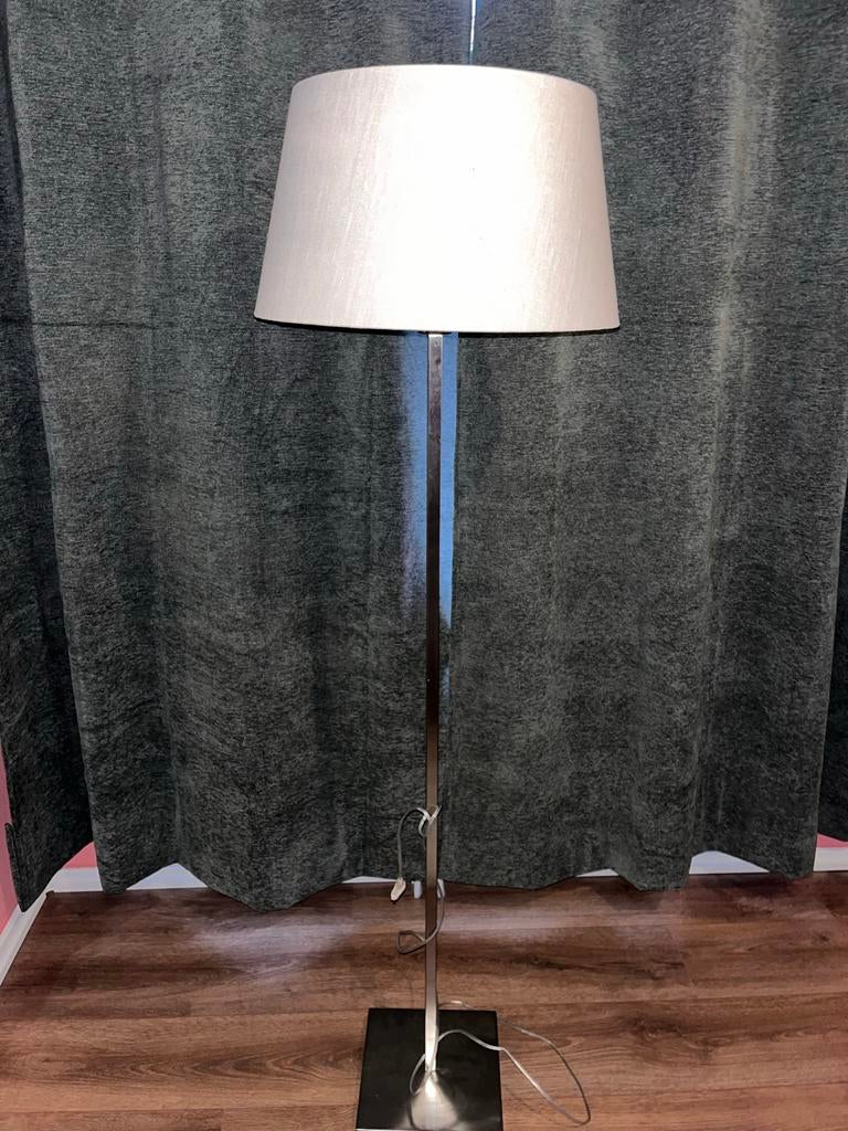 Staande lamp met beige kap, Ophalen, Zo goed als nieuw, Metaal, 150 tot 200 cm
