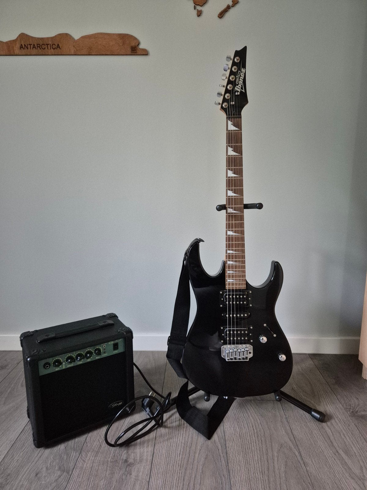 Ibanez Gio incl. versterker, Ophalen, Zo goed als nieuw, Solid body, Ibanez