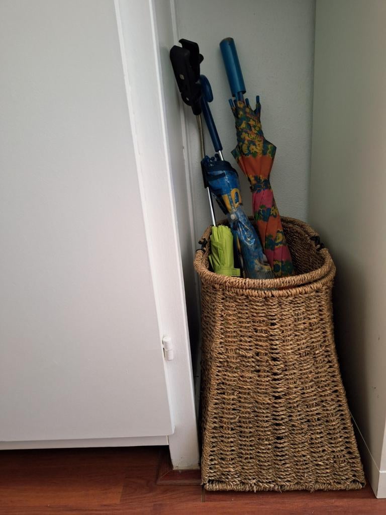 Robuuste rieten rotan paraplubak met stalen frame, Huis en Inrichting, Woonaccessoires | Paraplubakken, Gebruikt, Riet, Ophalen of Verzenden