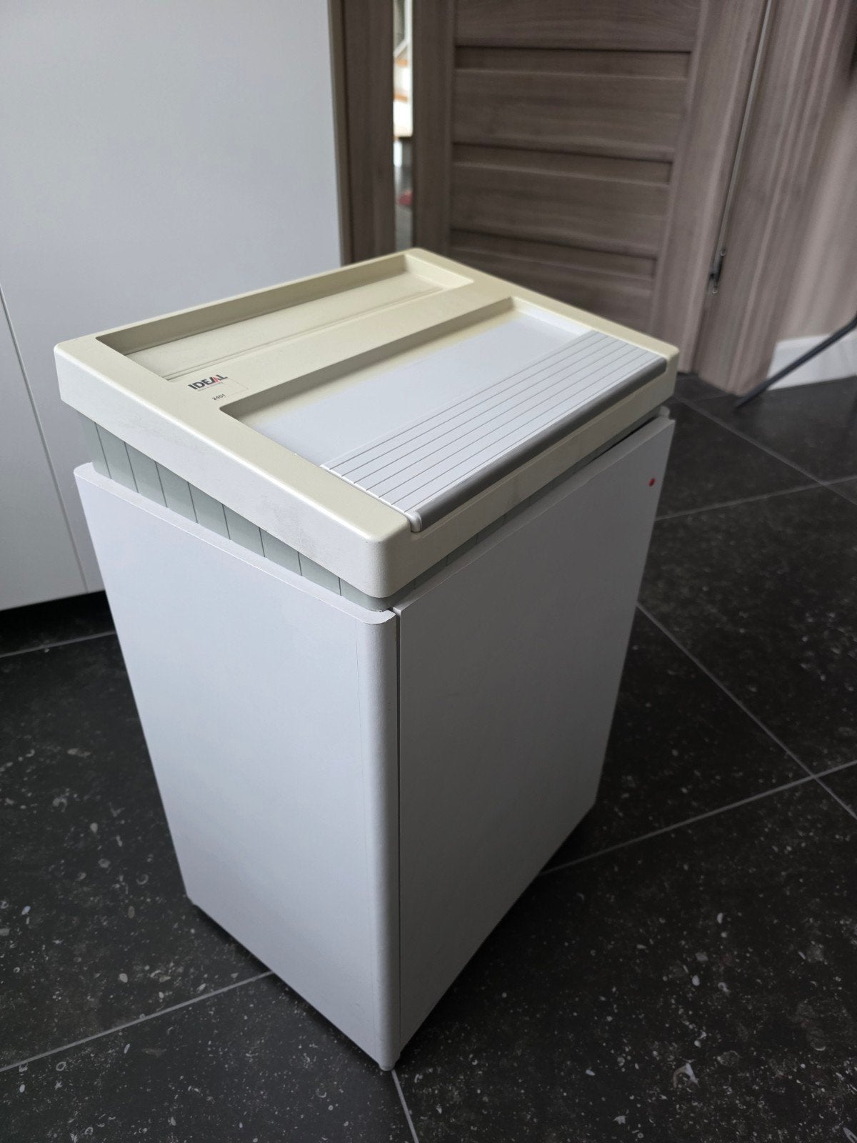 "Ideal" papiervernietiger - papierversnipperaar bijna gratis, Ophalen of Verzenden, Zo goed als nieuw