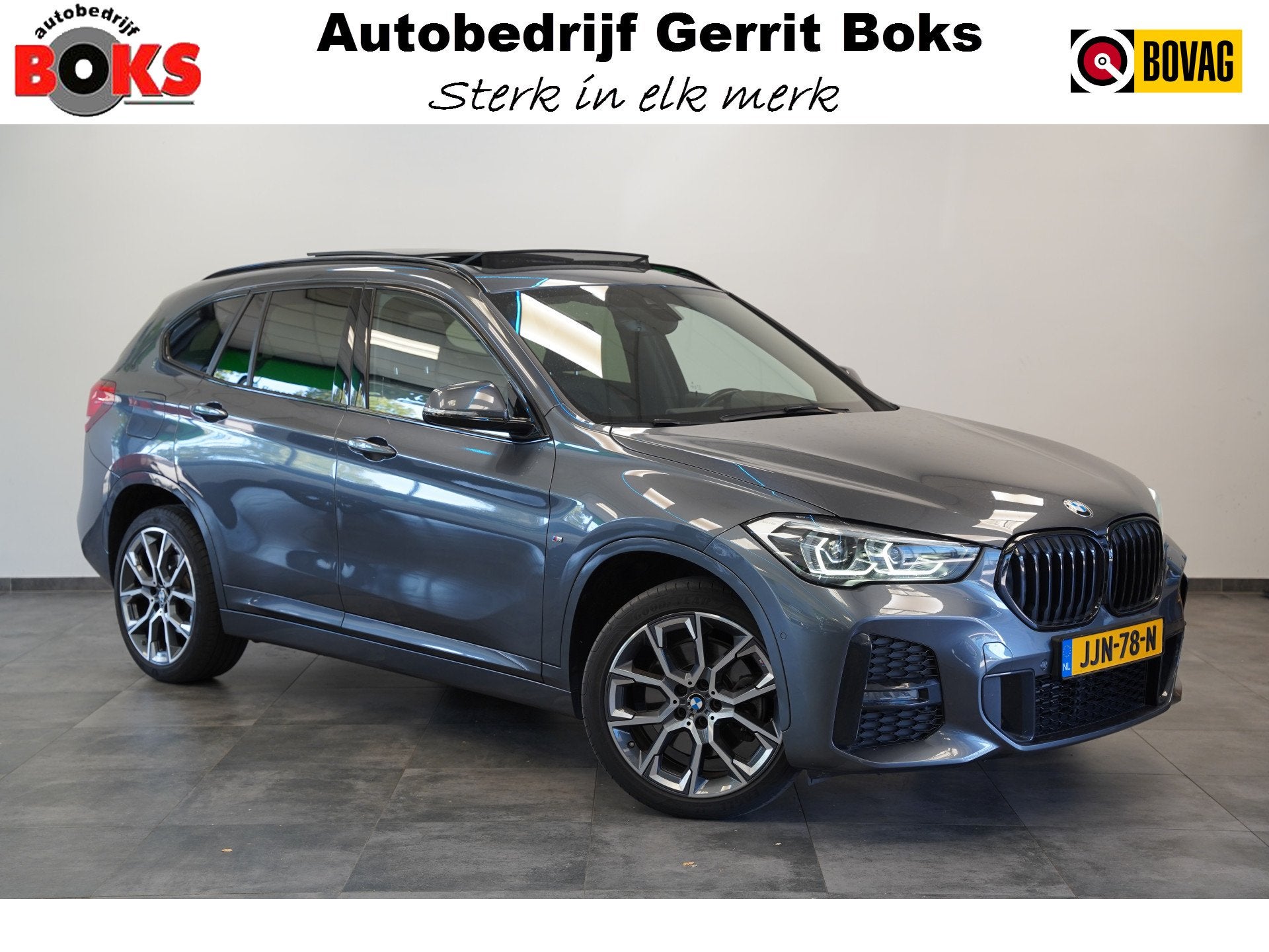 BMW X1 sDrive20i High Executive Panoramadak M-Sport Trekhaak, Auto's, Stof, 4 cilinders, Bedrijf, 1470 kg