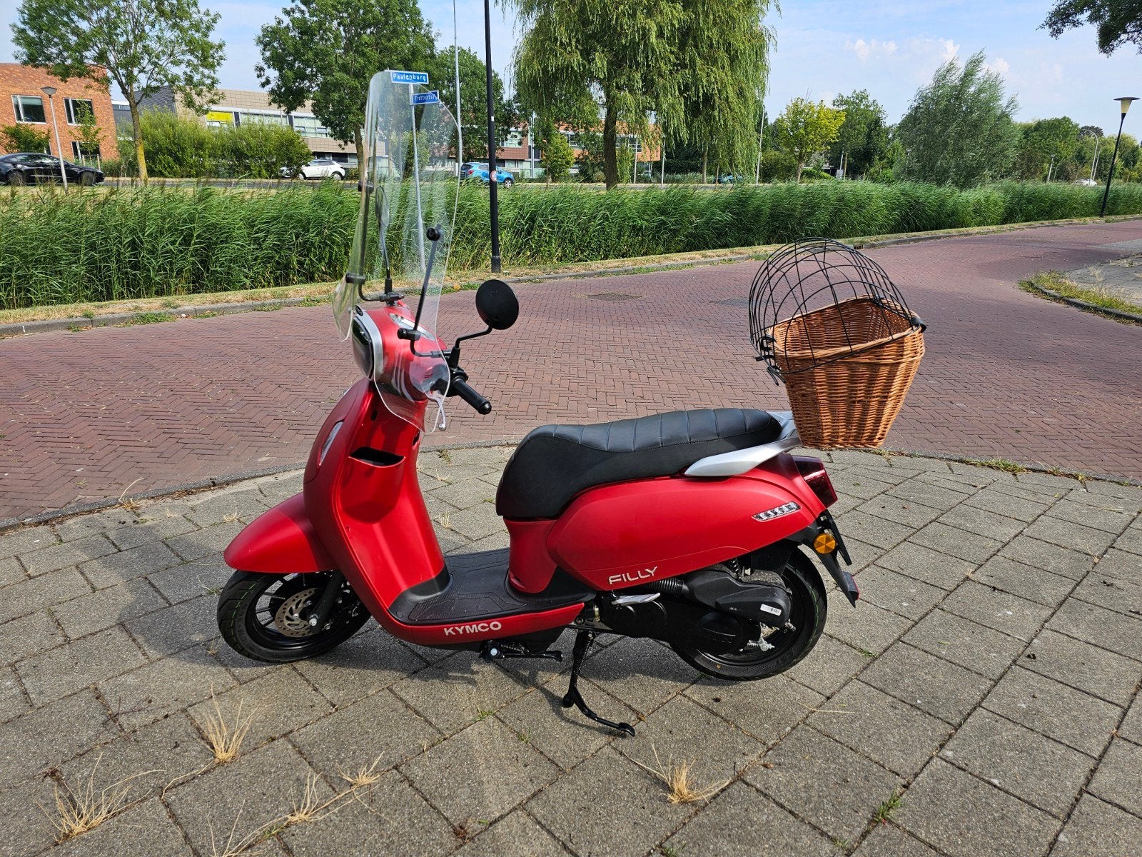 Prachtige mat rode scooter!, Fietsen en Brommers, Snorfietsen en Snorscooters, Ophalen, Kymco, Nieuw, Benzine