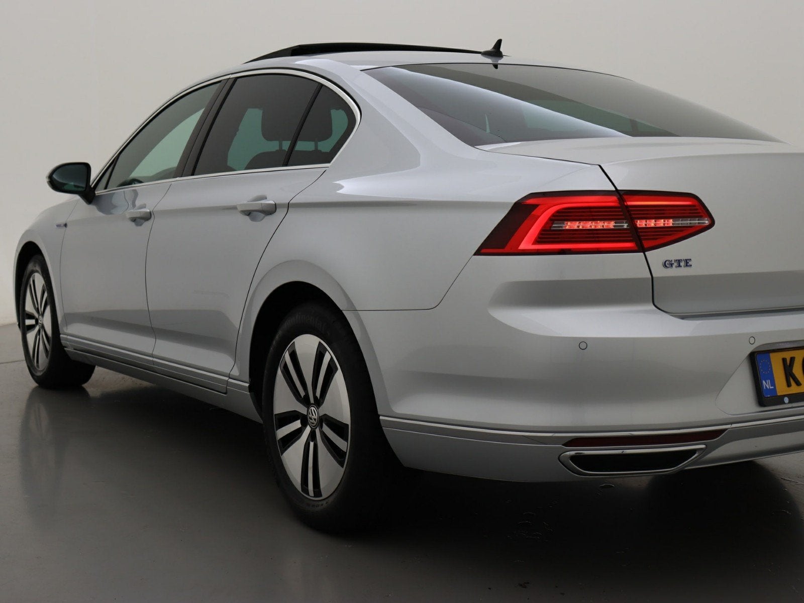 Volkswagen Passat 1.4 TSI 160KW GTE Phev Dsg6 2016 Grijs, Auto's, Automatische klimaatregeling, Zwart, 156 pk, 1622 kg