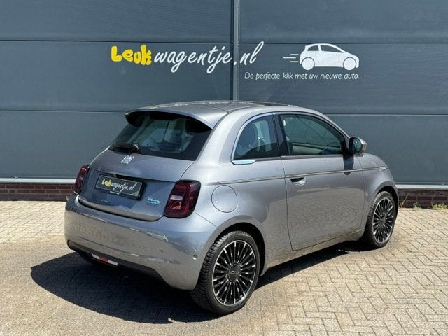 Fiat 500 e La Prima 42 kWh *leder *pano *carplay *ad. cruise, Gebruikt, 4 stoelen, Leder, Automatische klimaatregeling