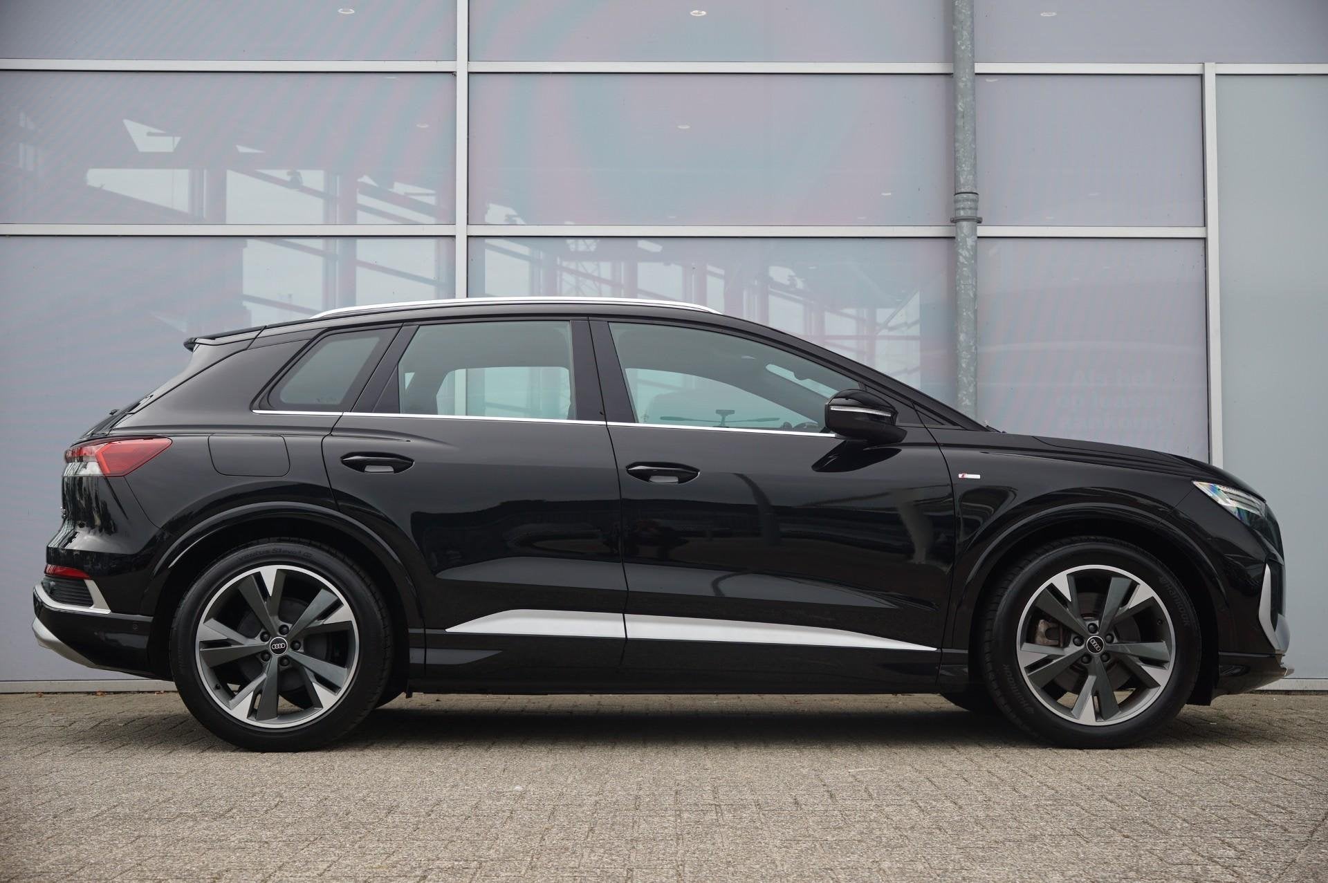 Audi Q4 e-tron 50 299pk Quattro S Edition 82 kWh | Camera |, Auto's, Zwart, Leder en Stof, Zwart, Origineel Nederlands