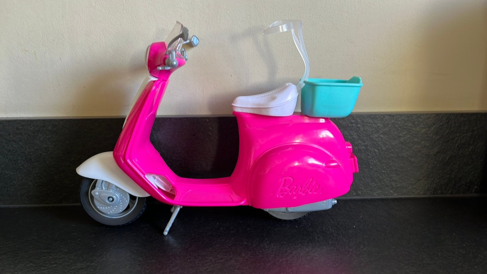 Leuke Barbie scooter!, Ophalen, Zo goed als nieuw