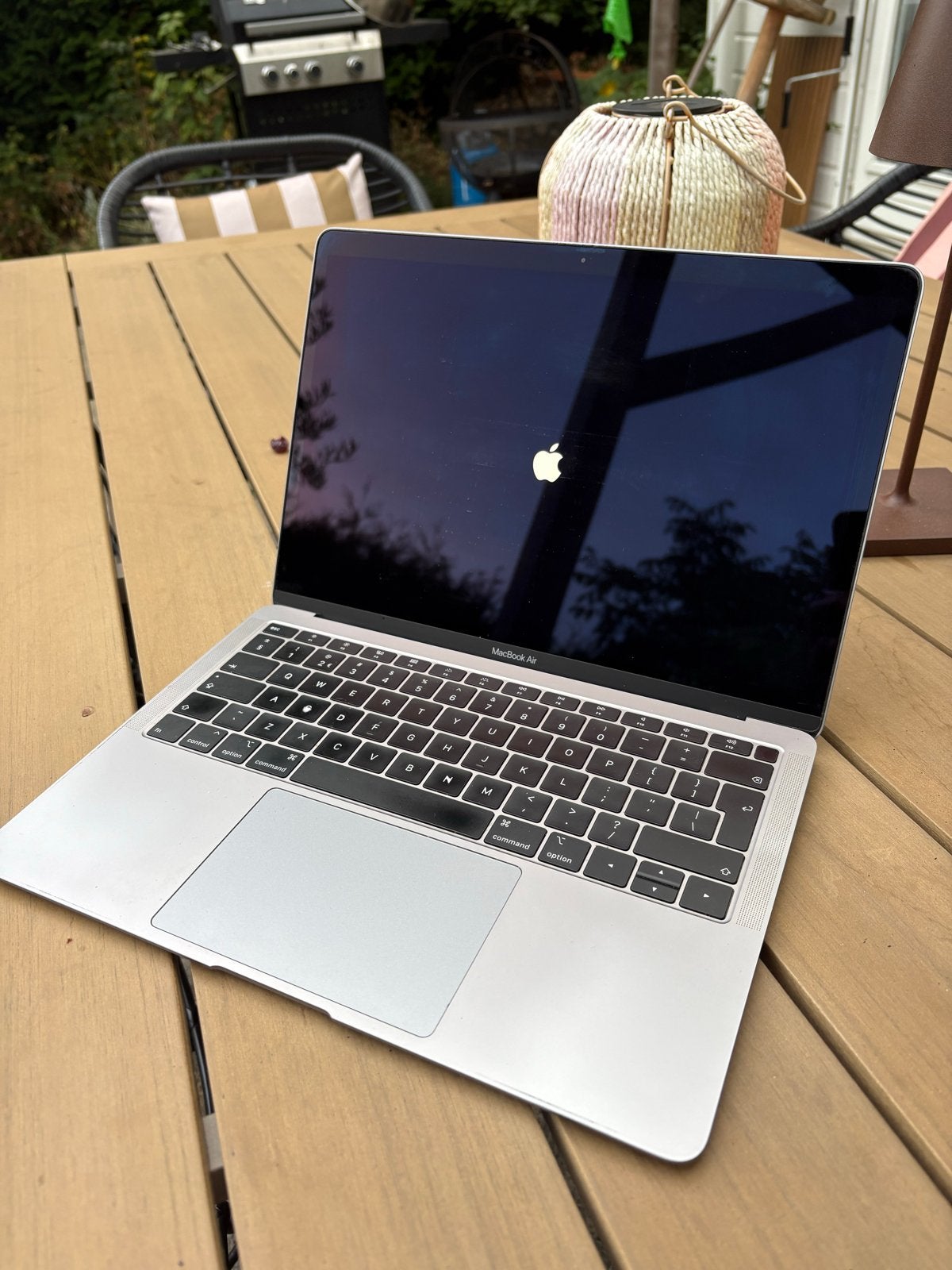 MacBook Air met deukjes, werkt perfect 2019, Gebruikt, 13 inch, Minder dan 2 Ghz, Ophalen of Verzenden