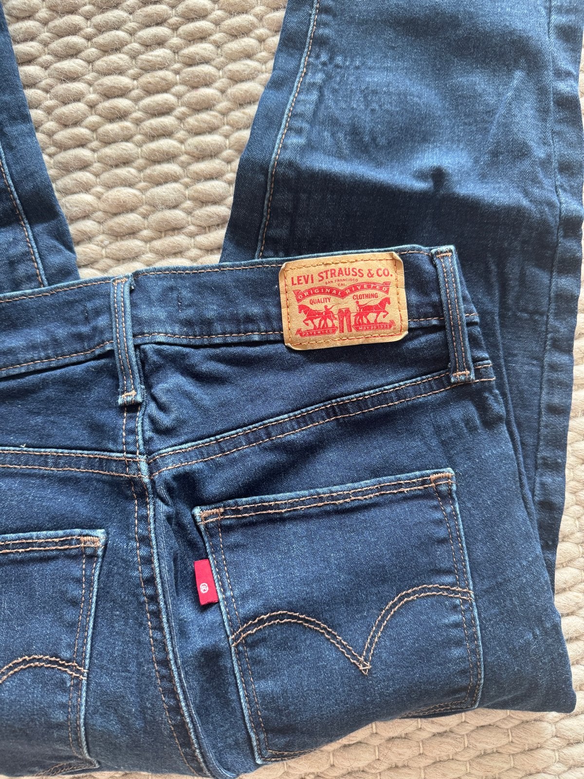 Levi's Slimming Skinny Jeans W27, Ophalen of Verzenden, Zo goed als nieuw, Blauw, W27 (confectie 34) of kleiner