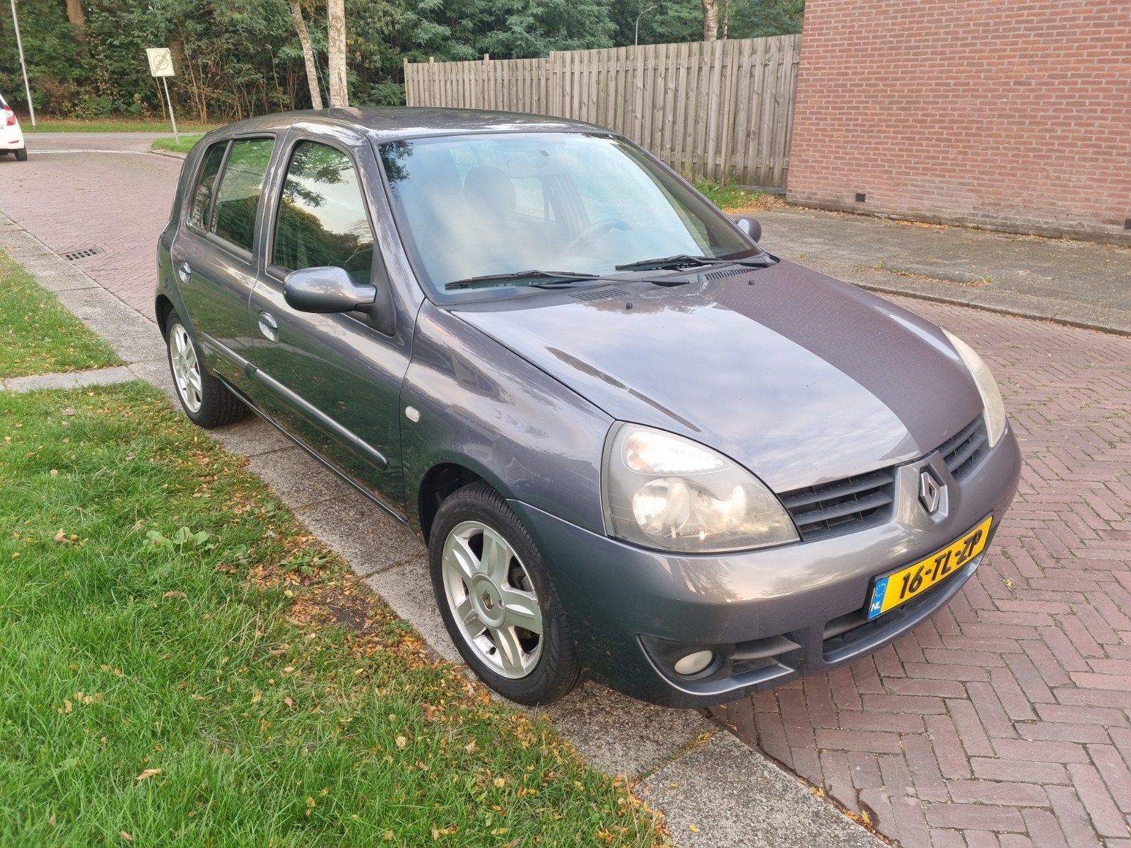 Renault Clio 1.2 16V E4 2006 Blauw, Ophalen, Gebruikt