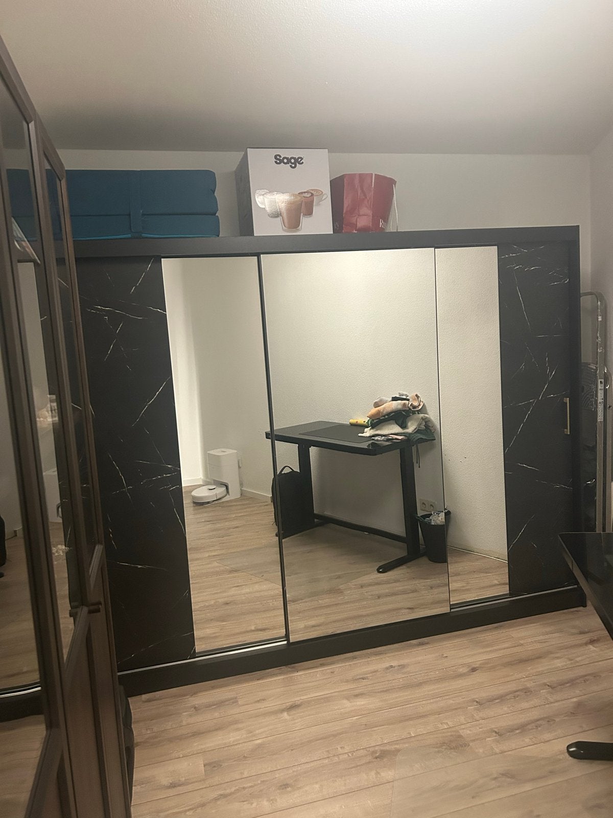 Mandalin Kledingkast met spiegel - Zwart - 250x62x200 cm, Ophalen, 200 cm of meer, Zo goed als nieuw, Overige houtsoorten