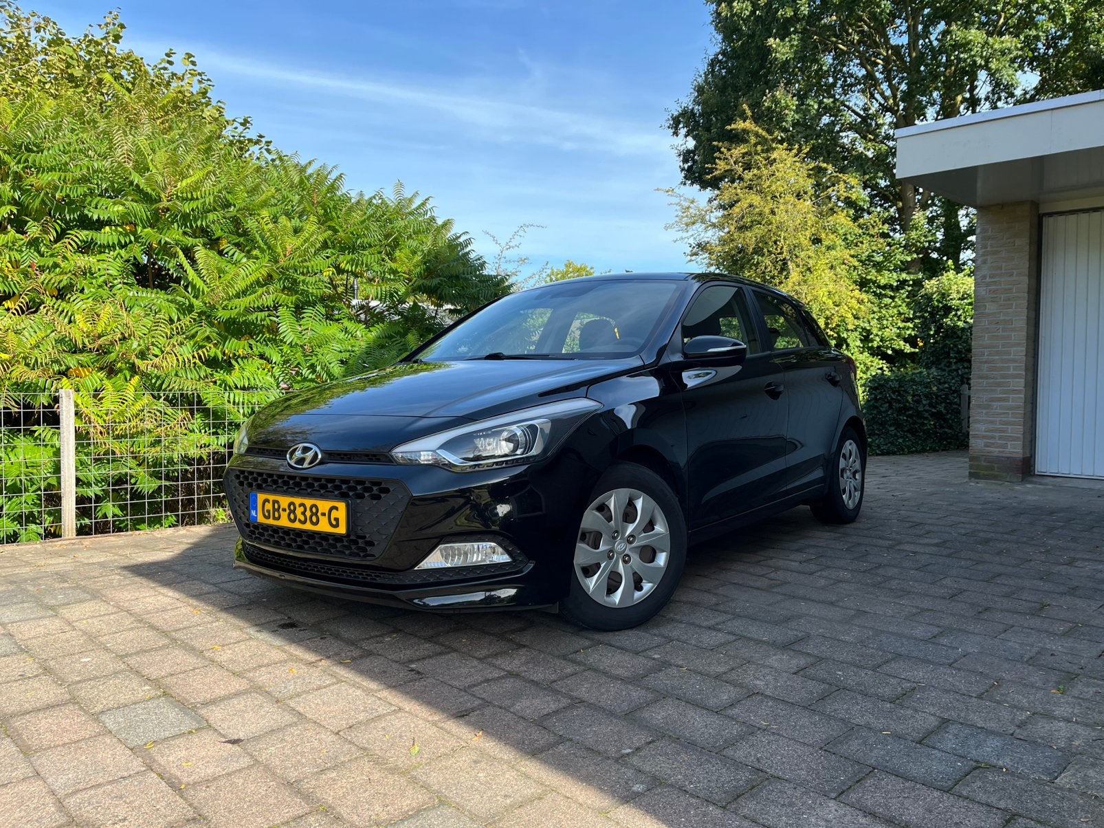 Hyundai i20 1.2 I 5-DRS 2016 Zwart, Auto's, 40 €/maand, Euro 6, 4 cilinders, Zwart