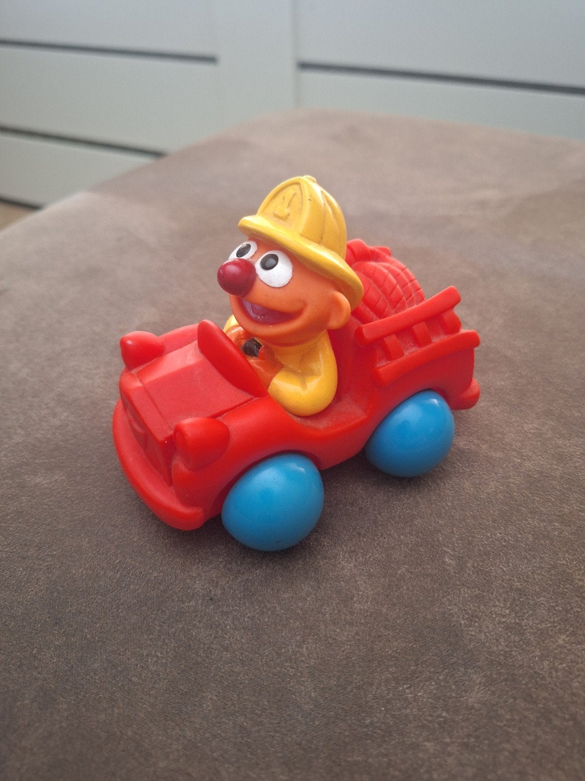 Sesamstraat Ernie brandweerauto speelgoed, Ophalen of Verzenden
