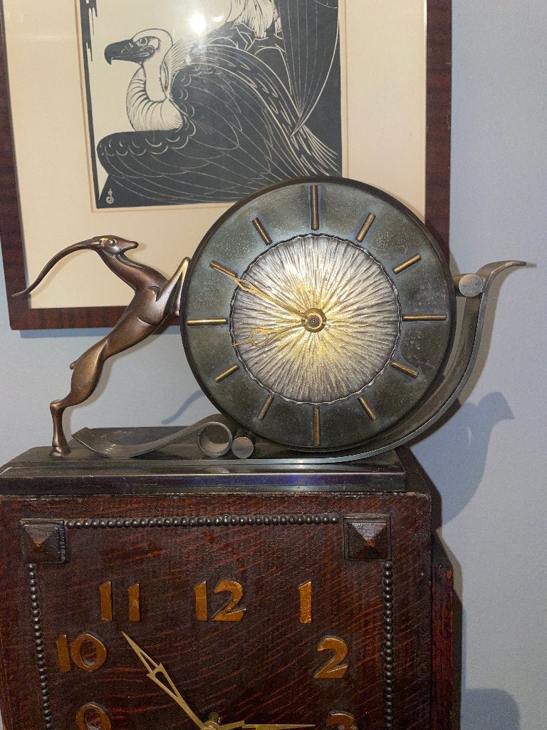 Art Deco Amsterdamse school klok nr 2 met bronzen springbok, Antiek en Kunst, Ophalen of Verzenden