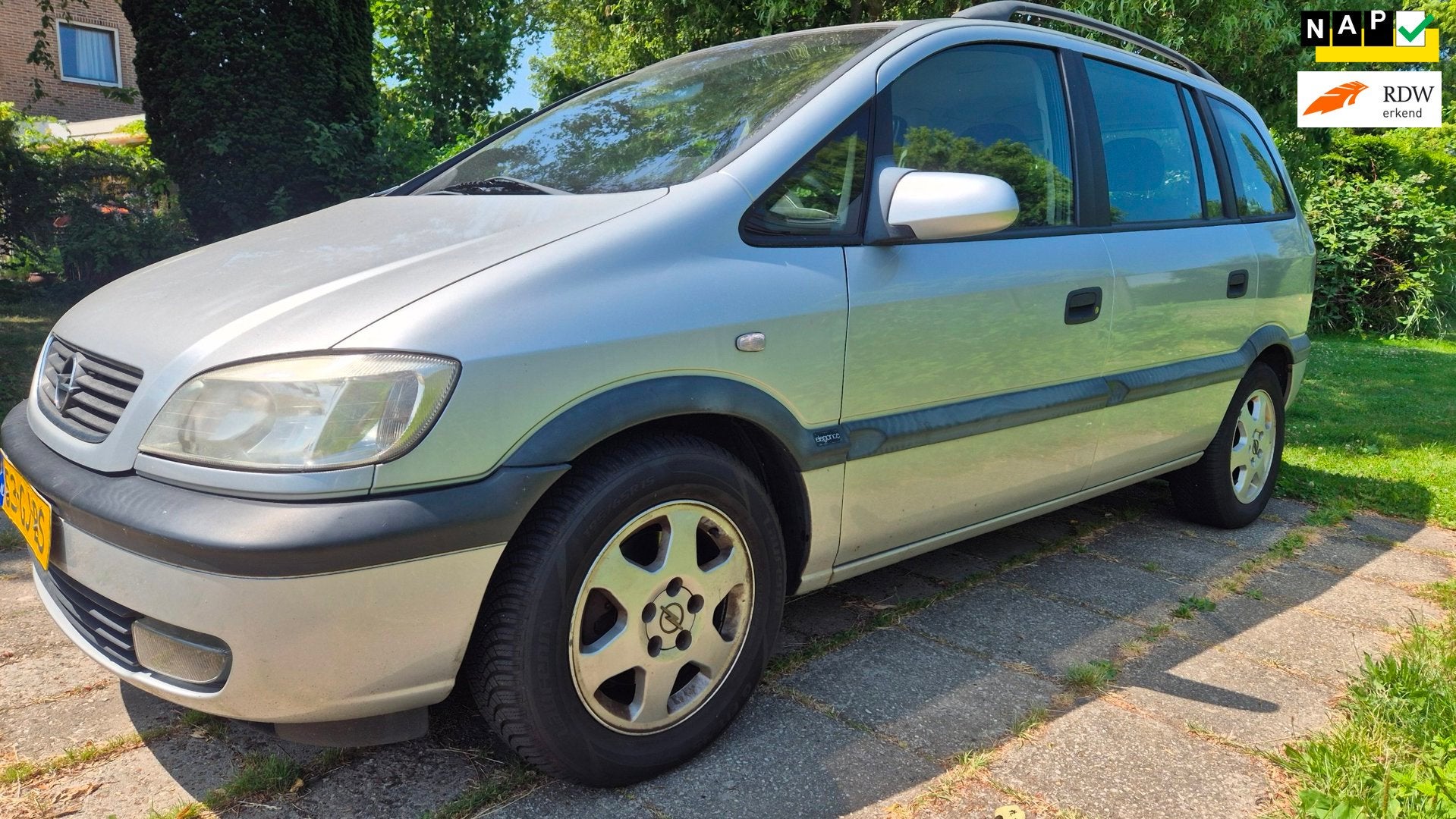 Opel Zafira 2.2-16V Elegance NIEUWE APK 7 PERSOONS, Voorwielaandrijving, Gebruikt, 4 cilinders, 7 stoelen