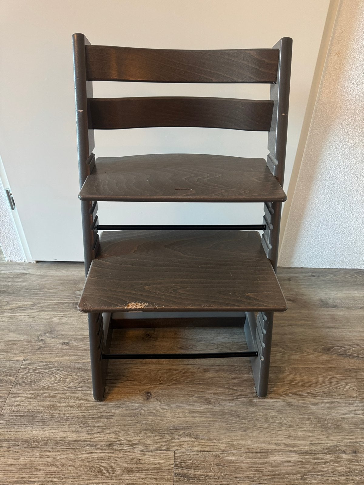 Stokke trip trap stoel donkerbruin, Kinderen en Baby's, Kinderstoelen, Ophalen, Gebruikt, Meegroeistoel