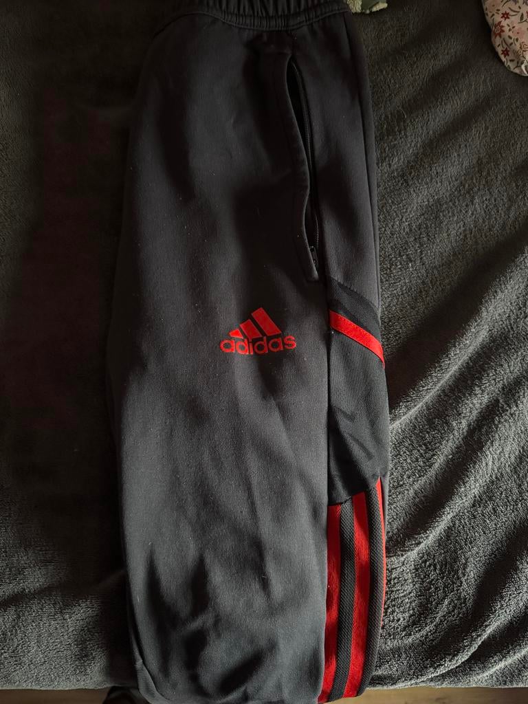 Adidas Bayern München trainingsbroek maat XS/M, Sport en Fitness, Voetbal, Maat M, Ophalen of Verzenden, Zo goed als nieuw, Trainingspak