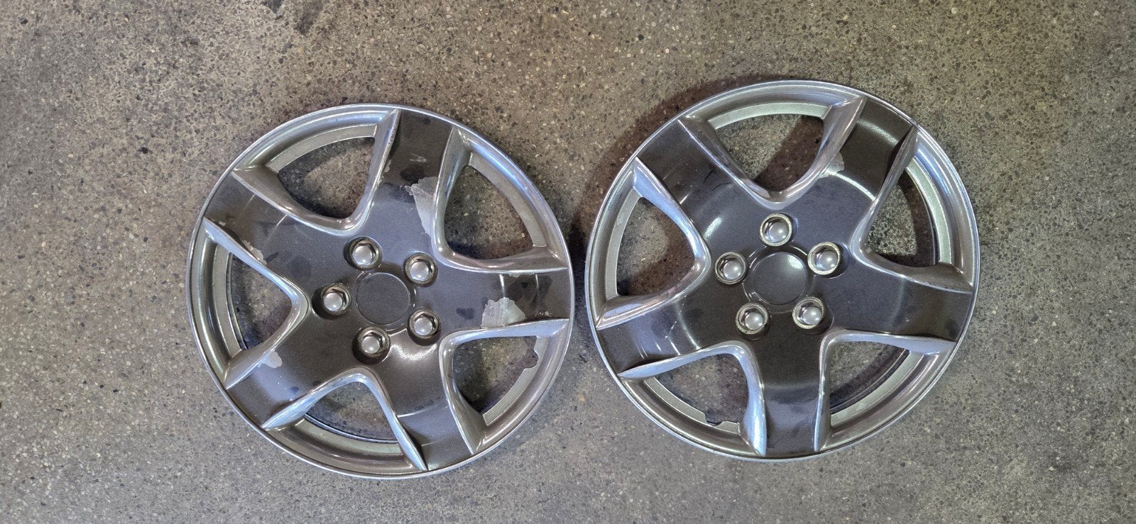 Wieldop 13 inch 2 stuks voor aanhanger of caravan., Auto diversen, Wieldoppen, Gebruikt, Continental, Continental, Ophalen of Verzenden