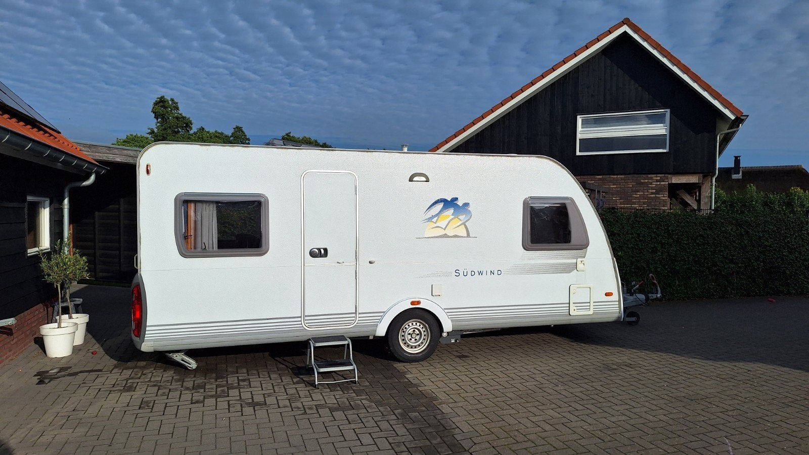Knaus Sudwind 500 fu 1300 kg, Rondzit, Frans bed, Particulier, 5 tot 6 meter