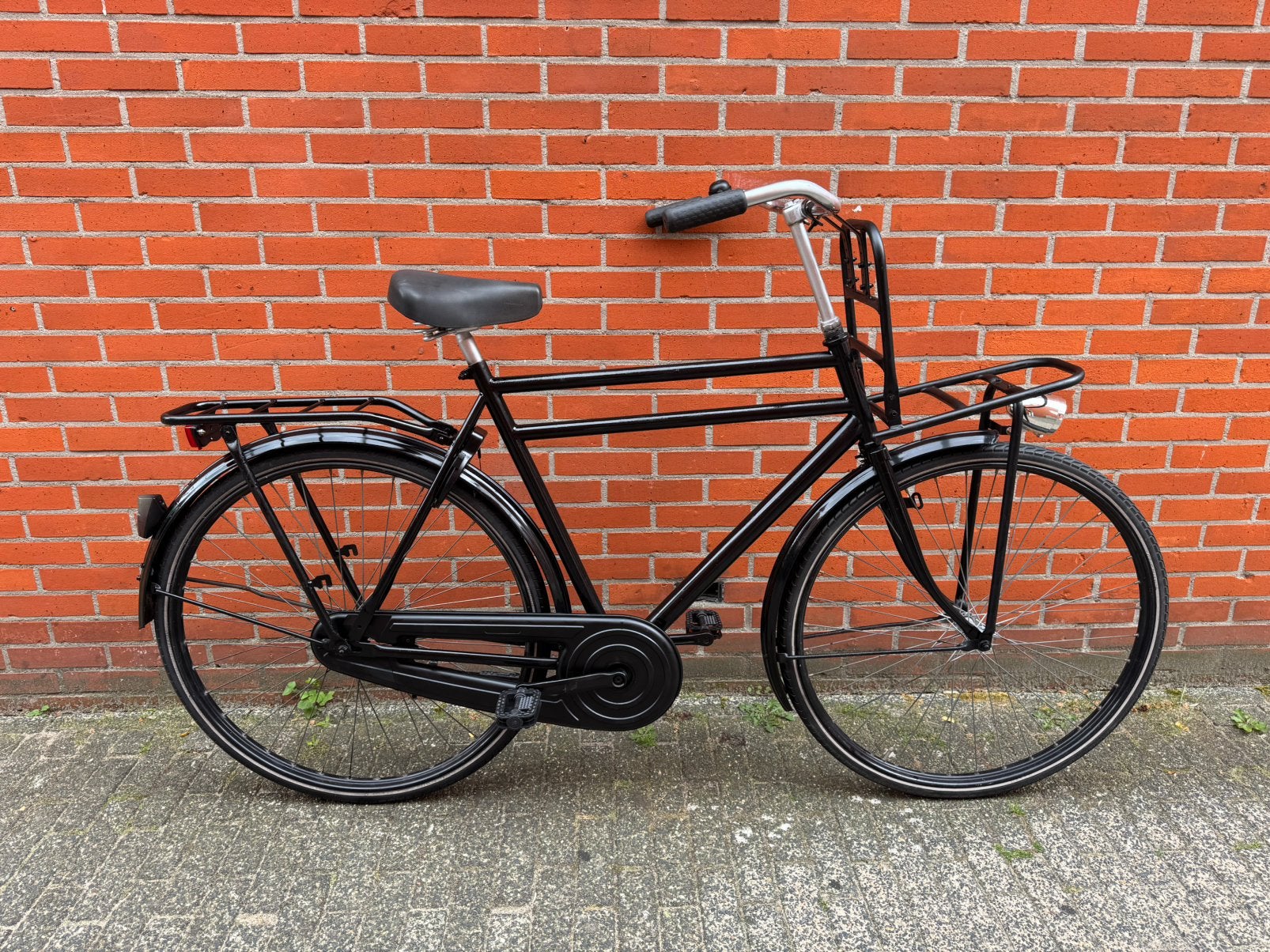 Zwarte herenfiets 28 inch stadsfiets met lampjes 61cm, Ophalen, Terugtraprem, Zo goed als nieuw, 57 tot 61 cm