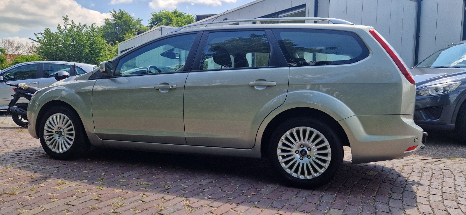Ford Focus 1.8i 125pk Wagon Titanium NAVI Clima trekhaak, Euro 5, 125 pk, 4 cilinders, Bruin