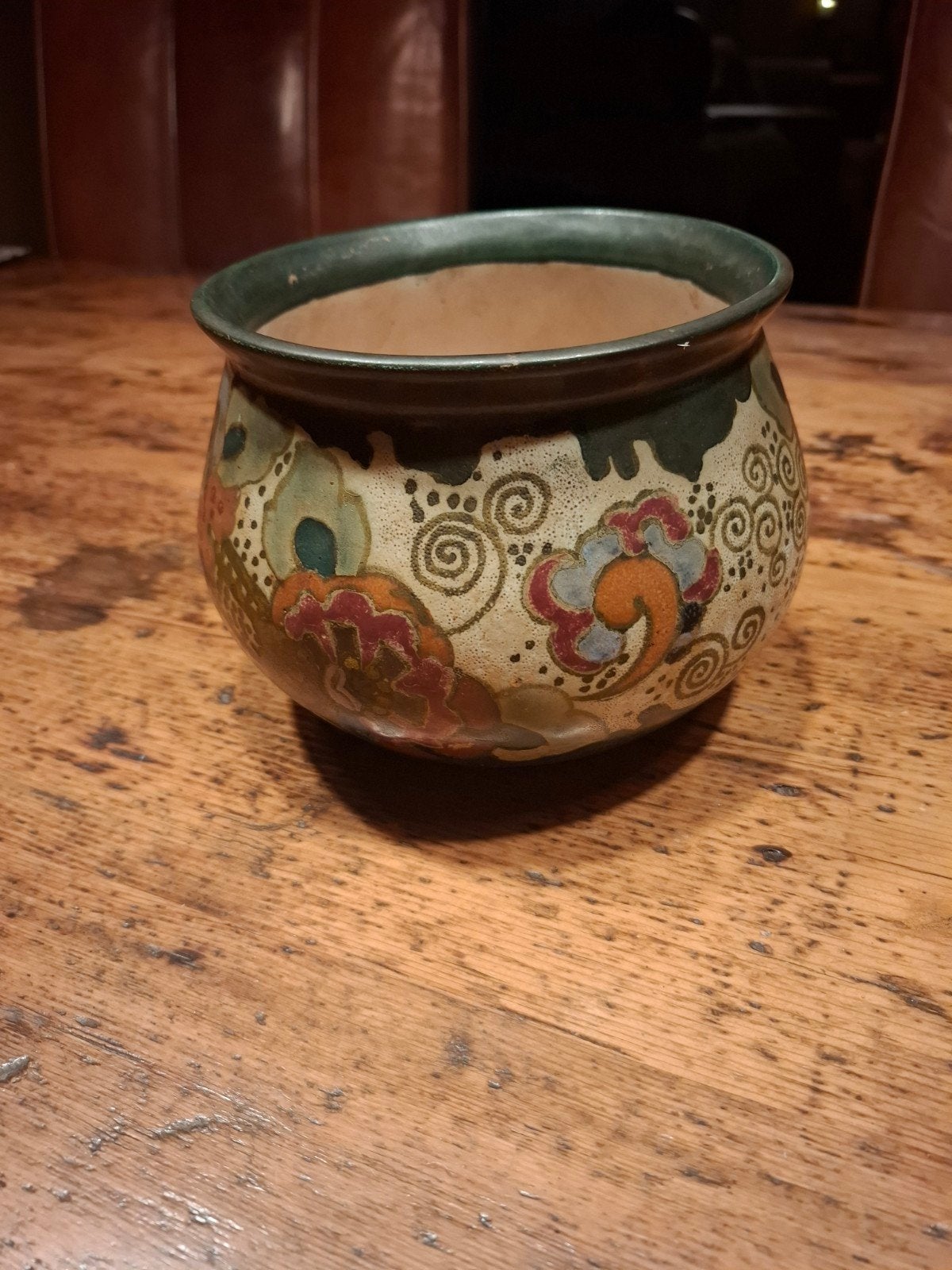 Antieke bloempot met bloemmotief - gemerkt, Antiek en Kunst, Ophalen of Verzenden