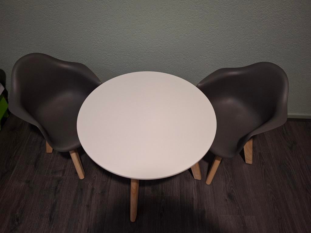 Quax kindertafel met 2 stoeltjes, Ophalen, Zo goed als nieuw, Tafel(s) en Stoel(en)