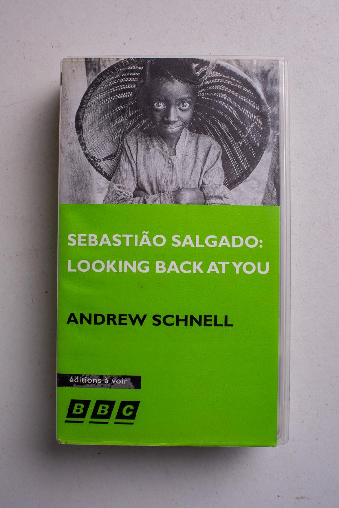Sebastiao Salgado 52' of andere digitale docu's, Boeken, Kunst en Cultuur | Fotografie en Design, Nieuw, Fotografen, Ophalen of Verzenden