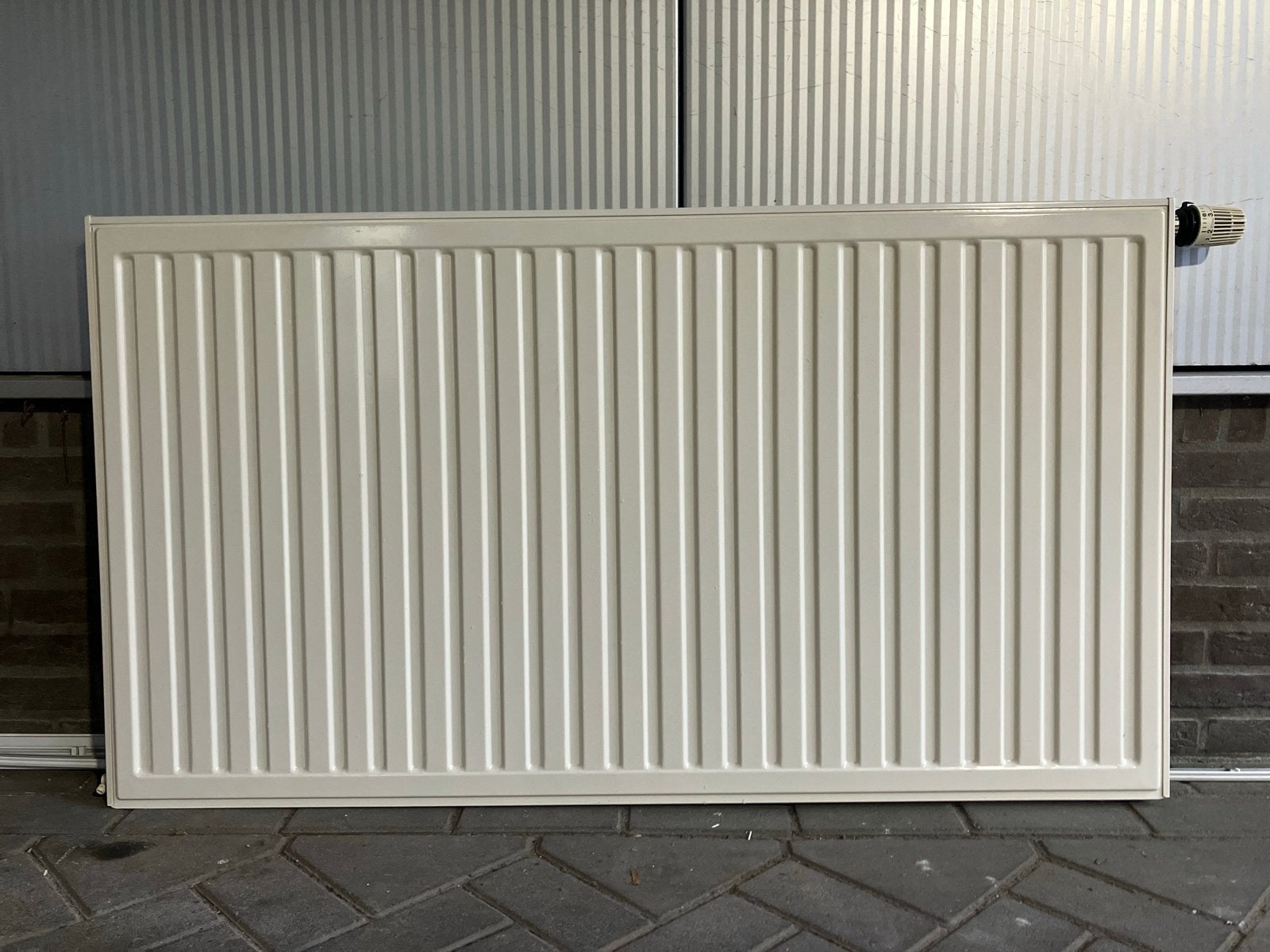 Zo goed als nieuwe radiator 135x75x6 cm, Ophalen, 30 tot 80 cm, Radiator, Zo goed als nieuw
