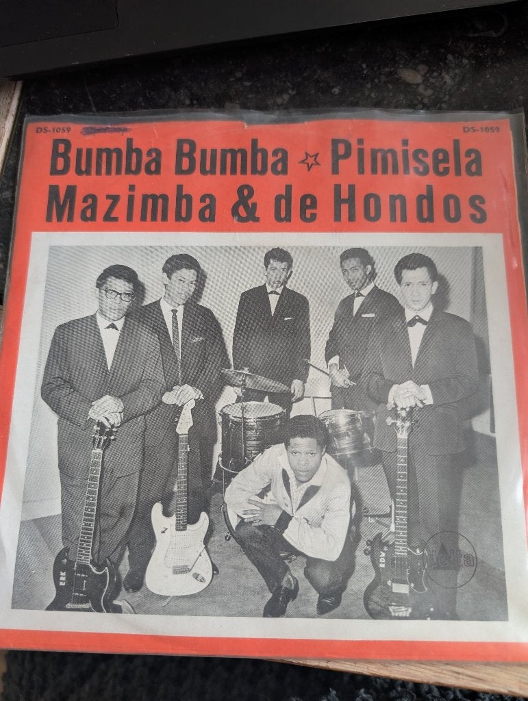 Mazimba & de Hondos - Bumba Bumba/ Pinisela, Cd's en Dvd's, Vinyl Singles, Zo goed als nieuw, Nederlandstalig, Ophalen of Verzenden