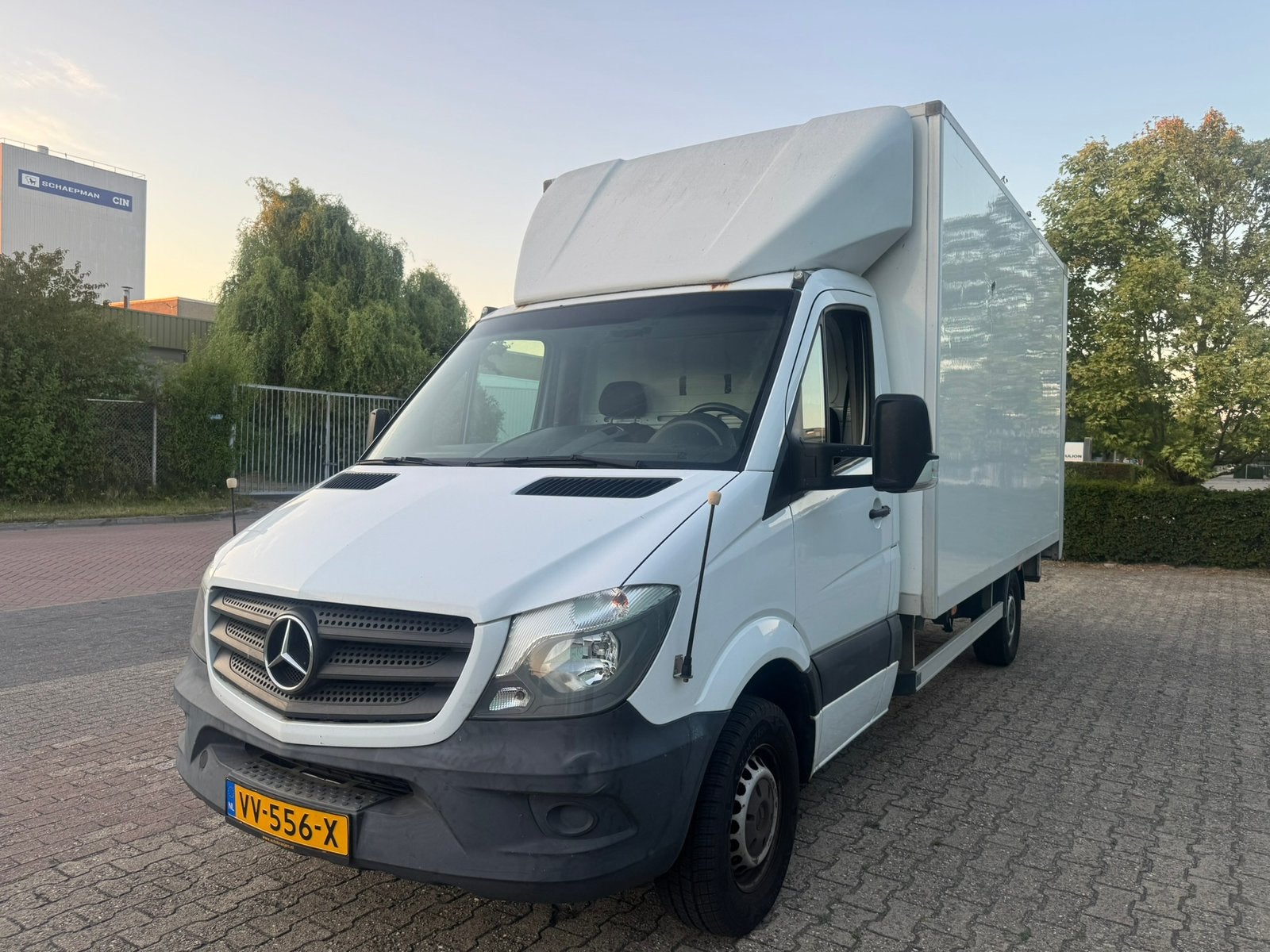 Mercedes Sprinter  2.1 cdi BJ.2016 MEUBELBAK MET LAADKLEP, 13 km/l, Euro 5, 2375 kg, Zwart