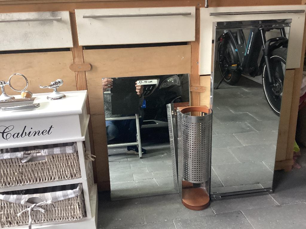 Te koop spiegel / kastje/ WC rolhouder/ spiegelkast, Ophalen, Gebruikt, Rvs, Toilet