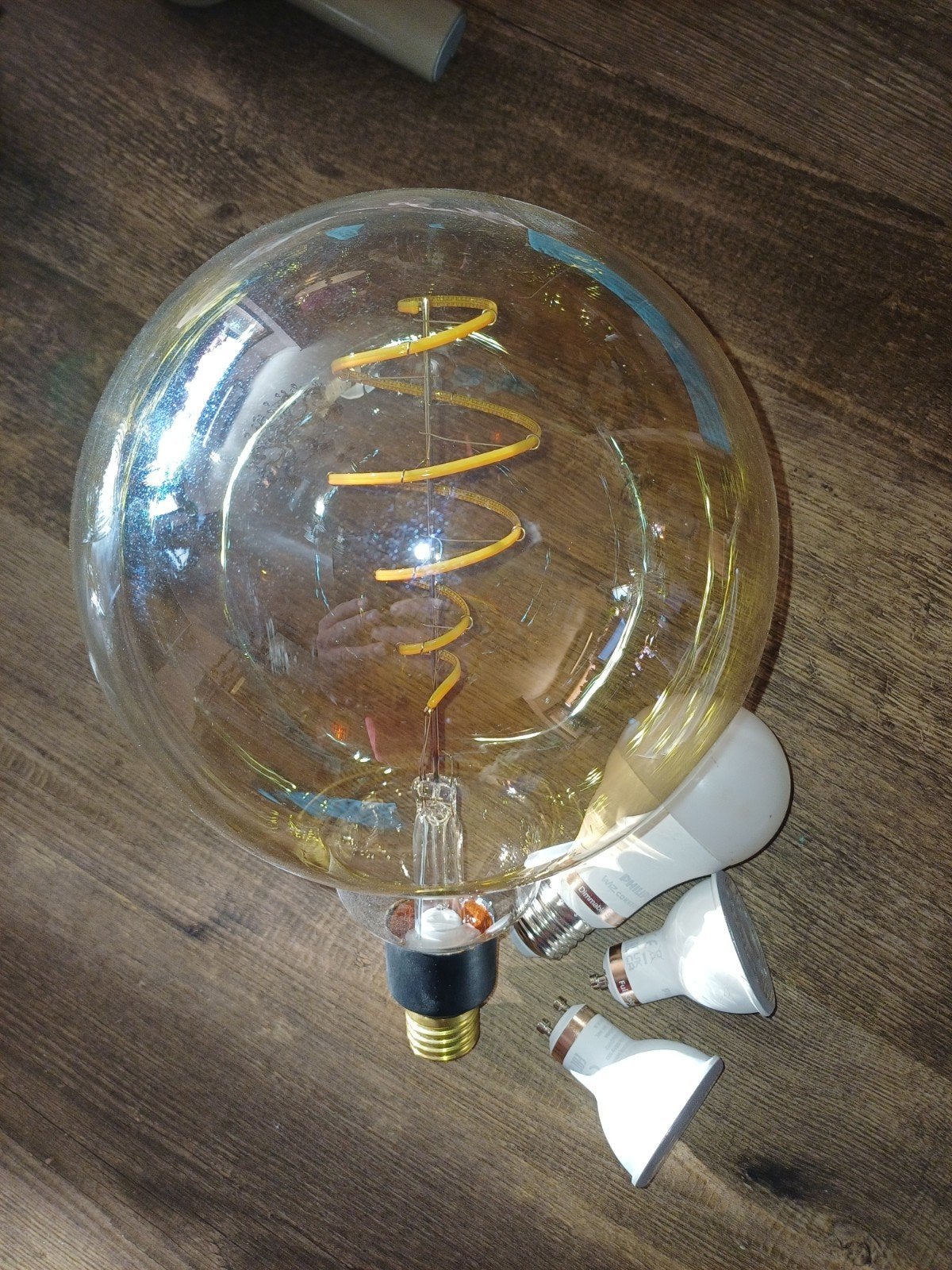 Philips WiZ Smart Lampen Set (G200, GU10, A60), Meerkleurig, Zo goed als nieuw, Glas, Vintage