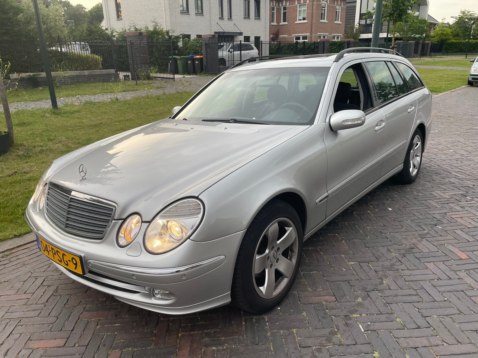 Mercedes e 200, Ophalen of Verzenden