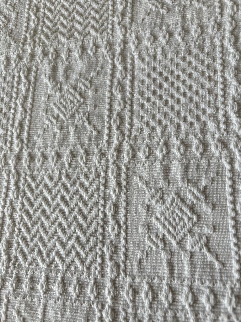 Witte, katoenen sprei in reliëf., Wit, Tweepersoons, Ophalen of Verzenden, Deken of Dekbed